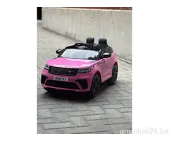auto voor het kleine meisje