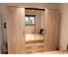 Dulap spatios cu oglinzi si 2 garderobe